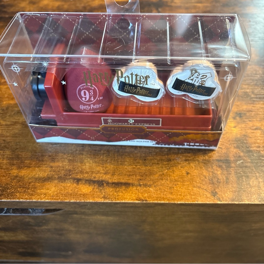 Profusion Cosmetics Hogwarts Express Setting Powder & Spray - Red and Silver